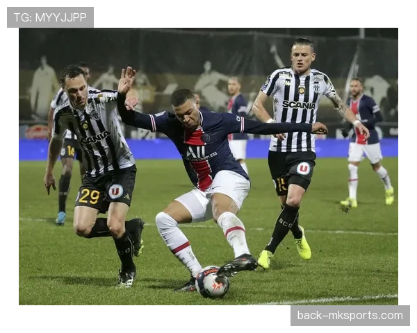 布雷默头球建功助球队取胜,精彩表现引爆球迷热议 布雷默头球建功助球队取胜,精彩表现引爆球迷热议