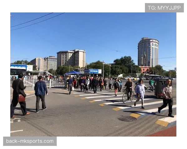 张楠家的冰箱里塞满了能量胶，连饮料都得排队等位置