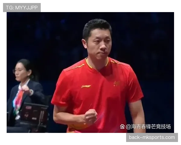 许昕一摘下比赛服，瞬间像隔壁会偷你薯片的大男孩